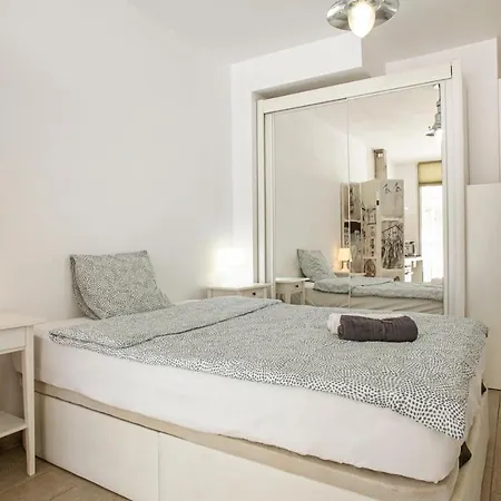 Apartment Cozy With Queen-size Bed And Pools, Chaparral 163